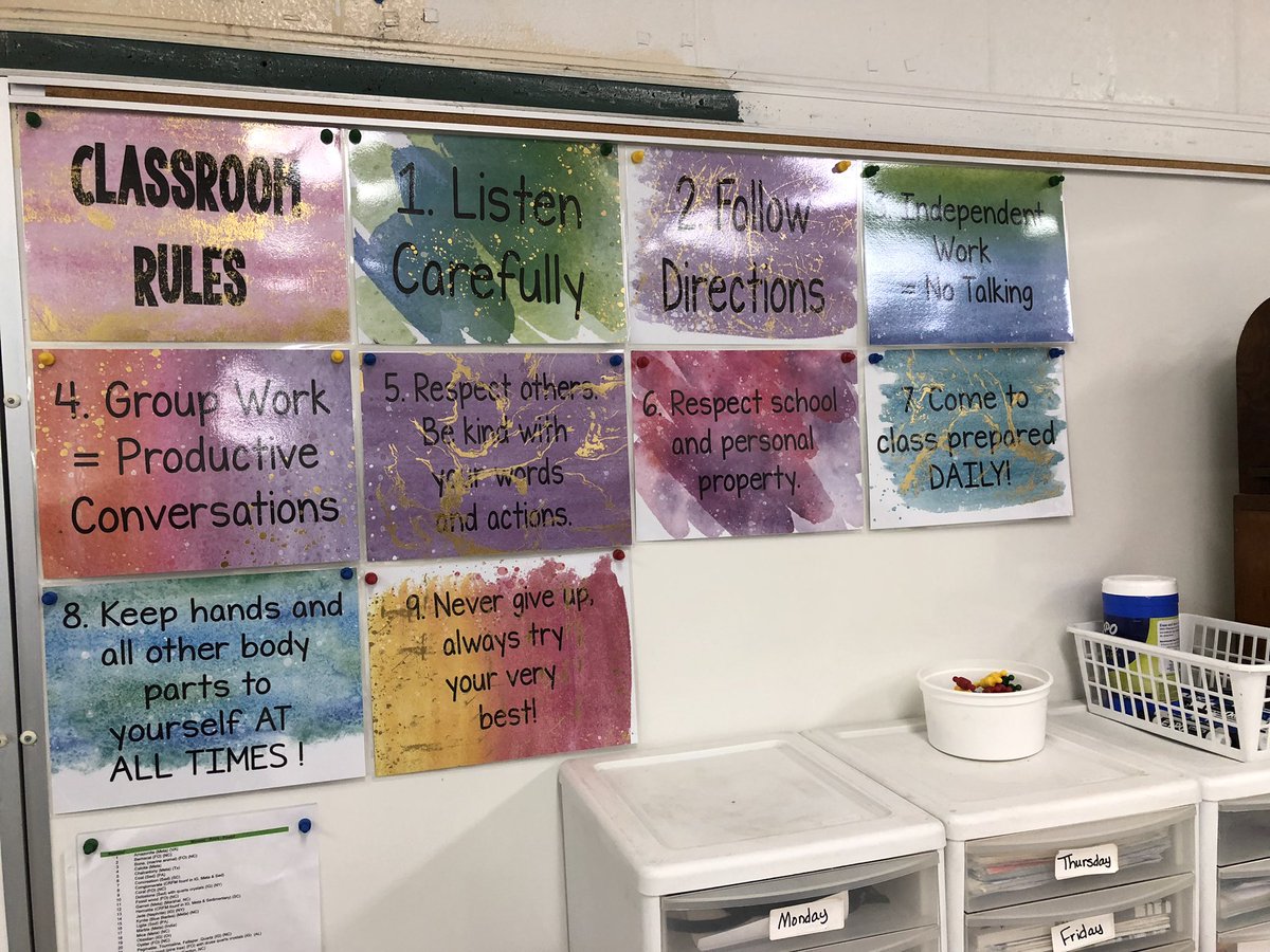 DivineCreate97's tweet image. Classroom is ready for students at CMS!!! Go Indians!! #BCSProud #GoCMSIndians #IloveScience #MiddleSchoolTeacher