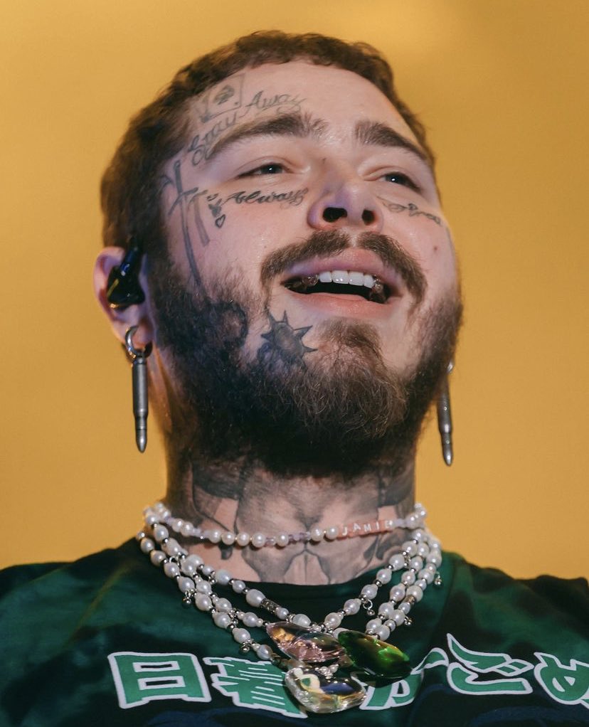 almondblondies's tweet image. His skin is so clear i need the skin routine 

Also all his jewelry 💕💕