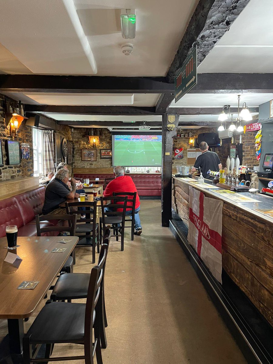 InnSouthbrook's tweet photo. Live Football tonight Brentford V Arsenal 8pm K/O ⚽️ https://t.co/B7NlzqSWcs