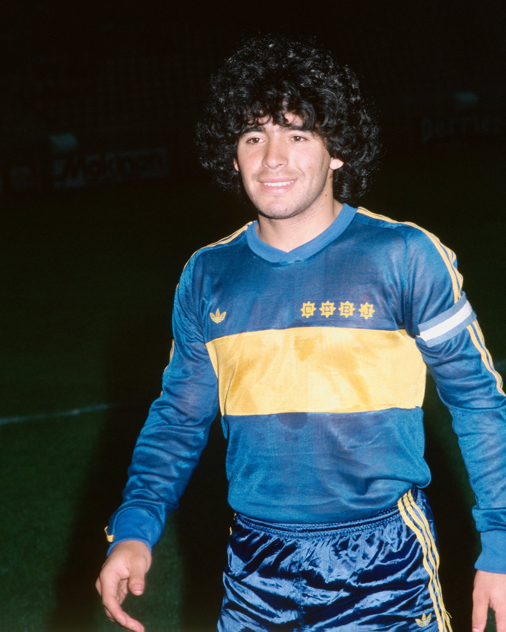 Cambios de Desempacando banjo Secret Shirt Co on Twitter: "Boca Juniors pay homage to Diego Maradona with  their 2021/22 home shirt. 💙💛 https://t.co/VoIstqCcBc" / Twitter
