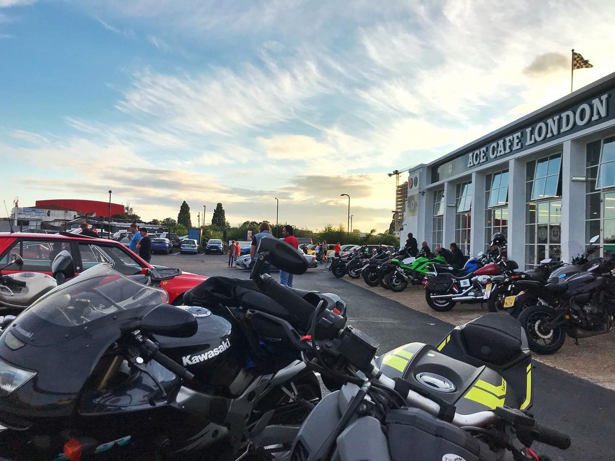 acecafelondon's tweet photo. Last night we had an Italian Car &amp; Bike night, and it was awesome to see all the cool cars and bikes together again!
Let me know what you think in the comments!

#italiancars #italianbikes #acecafelondon #italianmeet https://t.co/tMOe7rThqW