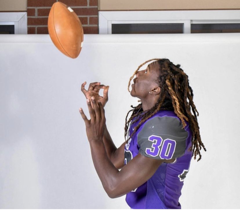 Summer BBall may be finish but now it’s time for some football for this dual sport athlete <a href="/SheltonDanquez/">Danquez Shelton</a> (2023) ElDorado High School <a href="/ARFBALLRANKINGS/">AR Football Rankings</a> <a href="/ARBballRankings/">AR BBall Rankings</a> <a href="/ARPrepSports/">Arkansas Prep Sports</a> <a href="/PrepRedzoneAR/">Prep Redzone Arkansas</a> <a href="/big73miller/">Kevin Miller</a>