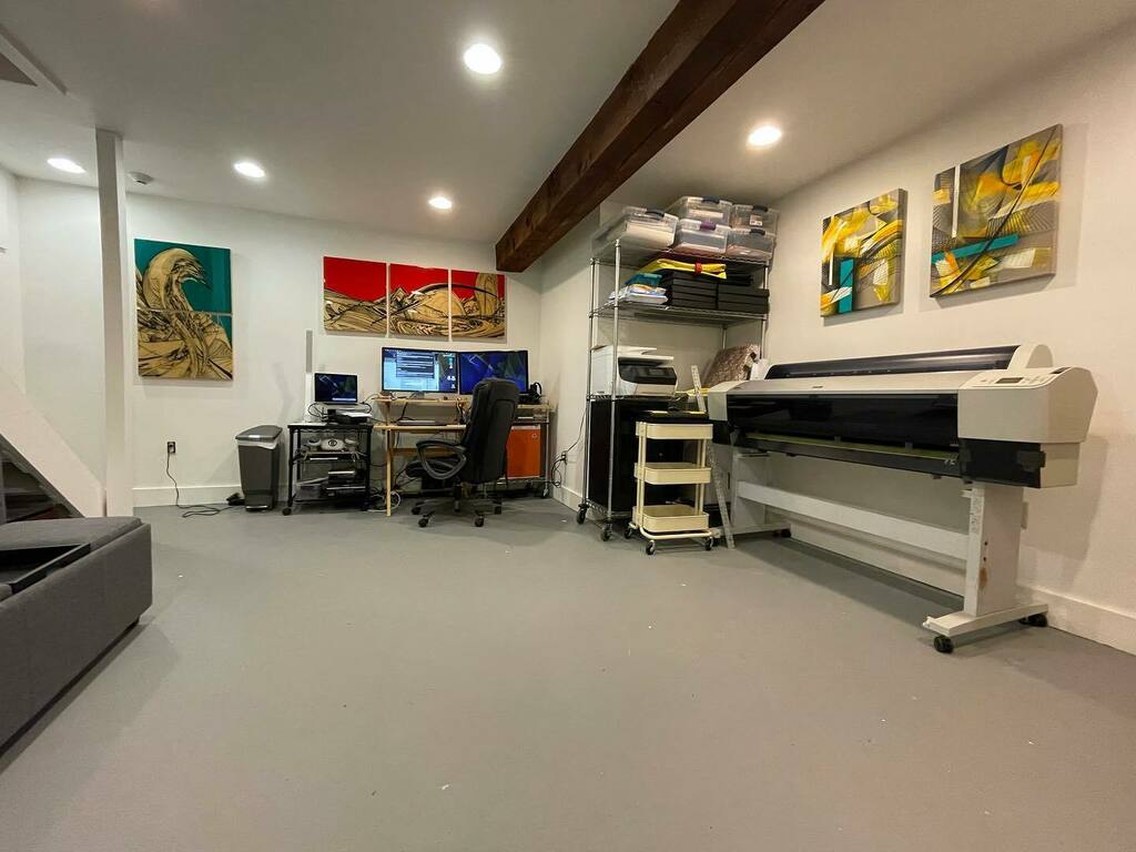 colingoldberg's tweet image. Hung a few things this morning.
Studio is shaping up …
#vtstudio instagr.am/p/CShXzJesQis/