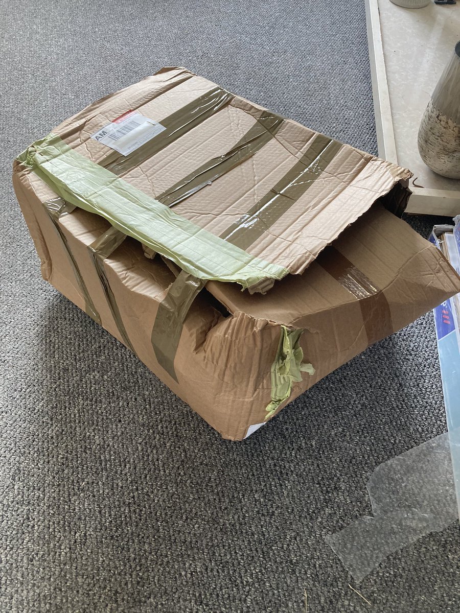 Cheers <a href="/parcelforce/">Parcelforce Worldwide</a> for the state of me delivery 👍 a part of my package was badly damaged and a piece is missing which was in this box when it was packed… well done 👏