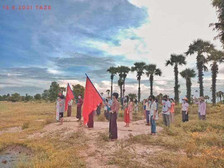 SiwatGallery's tweet photo. This evening,youths in Tangse Sagaing led a protest movement to drive away military terrorist guard dog.

NUG NEEDS SUPPORT
#WhatsHappeningInMyanmar
#Aug13Coup https://t.co/aHt1oVlp7D