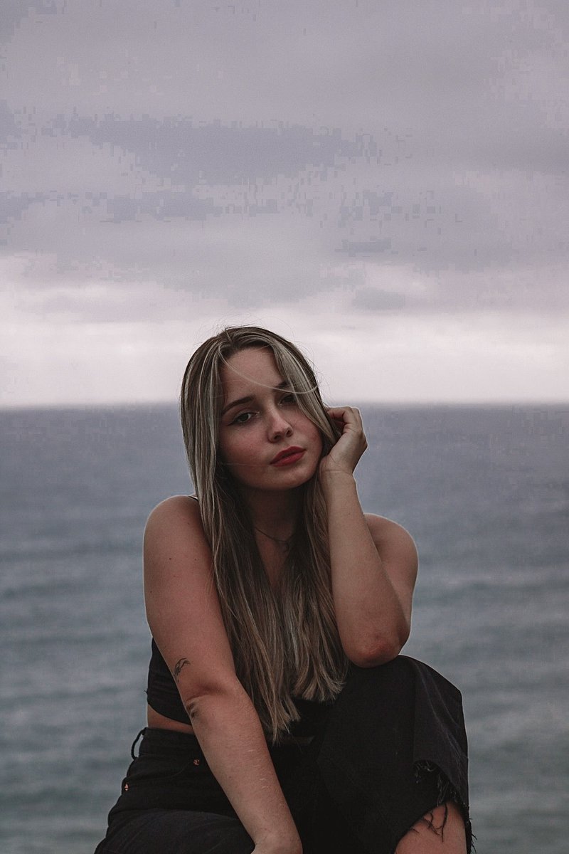 carolinaamaro_'s tweet photo. apaixonada por mim e pelas fotos ☁️ https://t.co/MKEkkLY46r