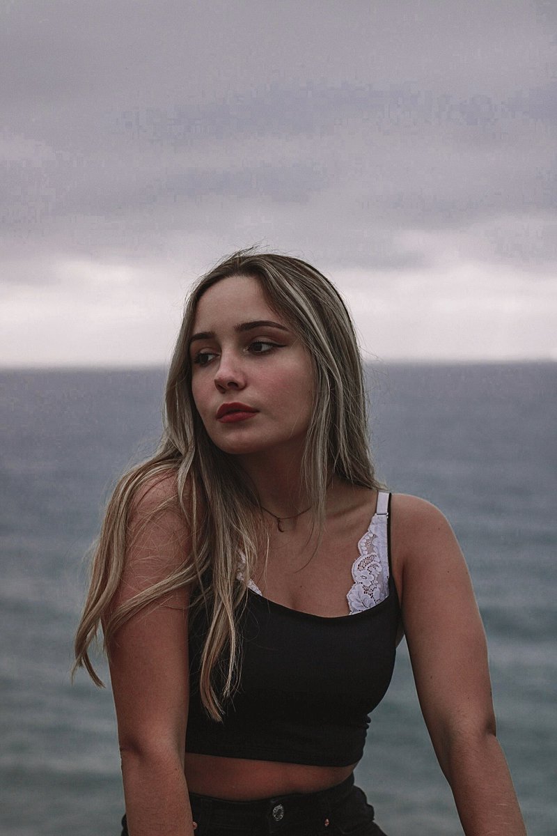 carolinaamaro_'s tweet photo. apaixonada por mim e pelas fotos ☁️ https://t.co/MKEkkLY46r