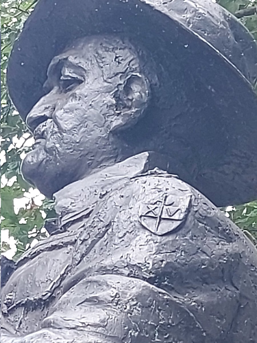Hidden1History's tweet photo. Field Marshal The Viscount Slim at Whitehall. I spotted the 14th Army badge on his shoulder i had missed before. A nice touch for The Forgotten Army. #billslim #burmastar #14thArmy #WW2 https://t.co/c190JQRgfF