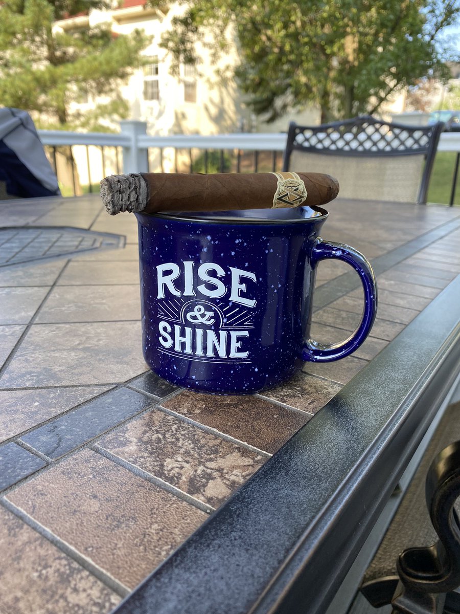 TheScuse's tweet photo. Another beautiful morning!  #avocigars #TCA #BOTL https://t.co/fsNFavOv6c