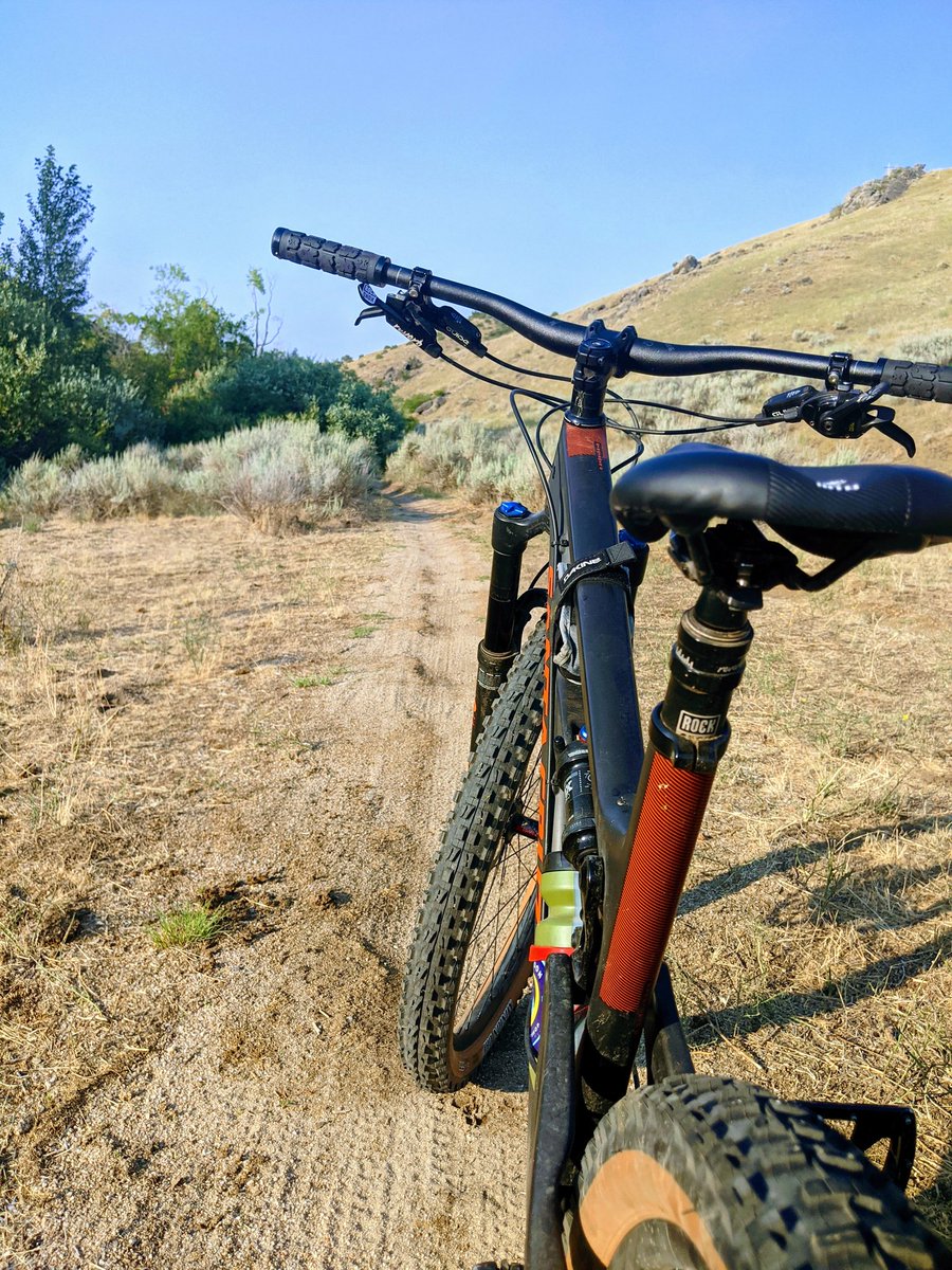 JumbaFiske's tweet photo. Point the nose forward and keep going @santacruzbikes #SantaCruz #hightowercc #rockshox #fox #idaho https://t.co/uMx7z1MnJG