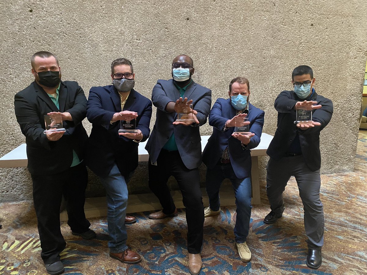 KellyFay12's tweet photo. SMART HSTS Class 6 is bringing home the #hardware! Always Teach, Train, Lead, Coach and Mentor💪#hardworkpaysoff #DeliveringWhatMatters #LeadershipMatters #WearingIsCaring @UPSers https://t.co/AFXV4PG1P1
