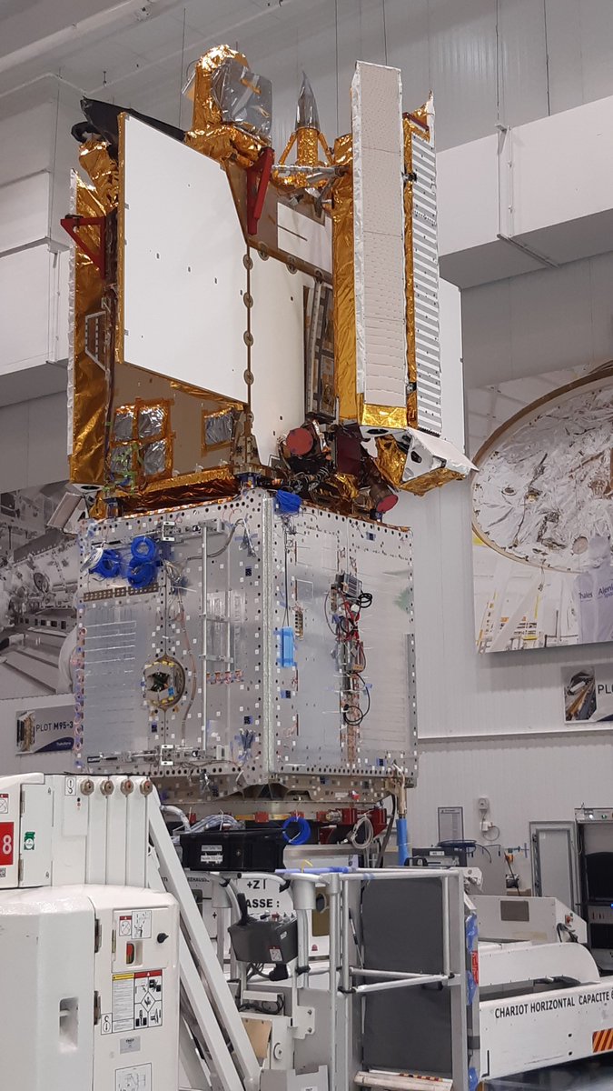 Un satellite est né 🛰️🎉 La charge utile et la plateforme de #SWOT ont été assemblées à Cannes cette semaine en présence des équipes @NASAJPL, CNES et @Thales_Alenia_S. Cette mission surveillera les fleuves et les lacs de notre planète 💧 swot.cnes.fr 📸 TAS