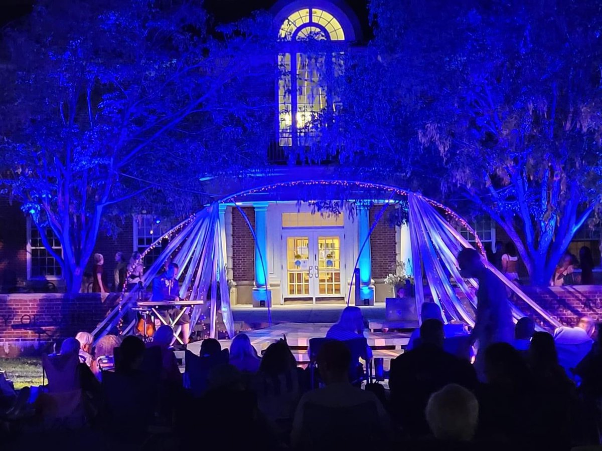 ShakespeareCC's tweet photo. Only three performances left to experience #CapitalClassics magical, critically-acclaimed, song- and laugh-filled production of #Shakespear's AS YOU LIKE IT on the campus of the University of Saint Joseph! Tonight/tomorrow @ 7:30pm, Sunday at 5:30pm. Tix: https://t.co/G827Y3ow6h https://t.co/xwaAsPDqID
