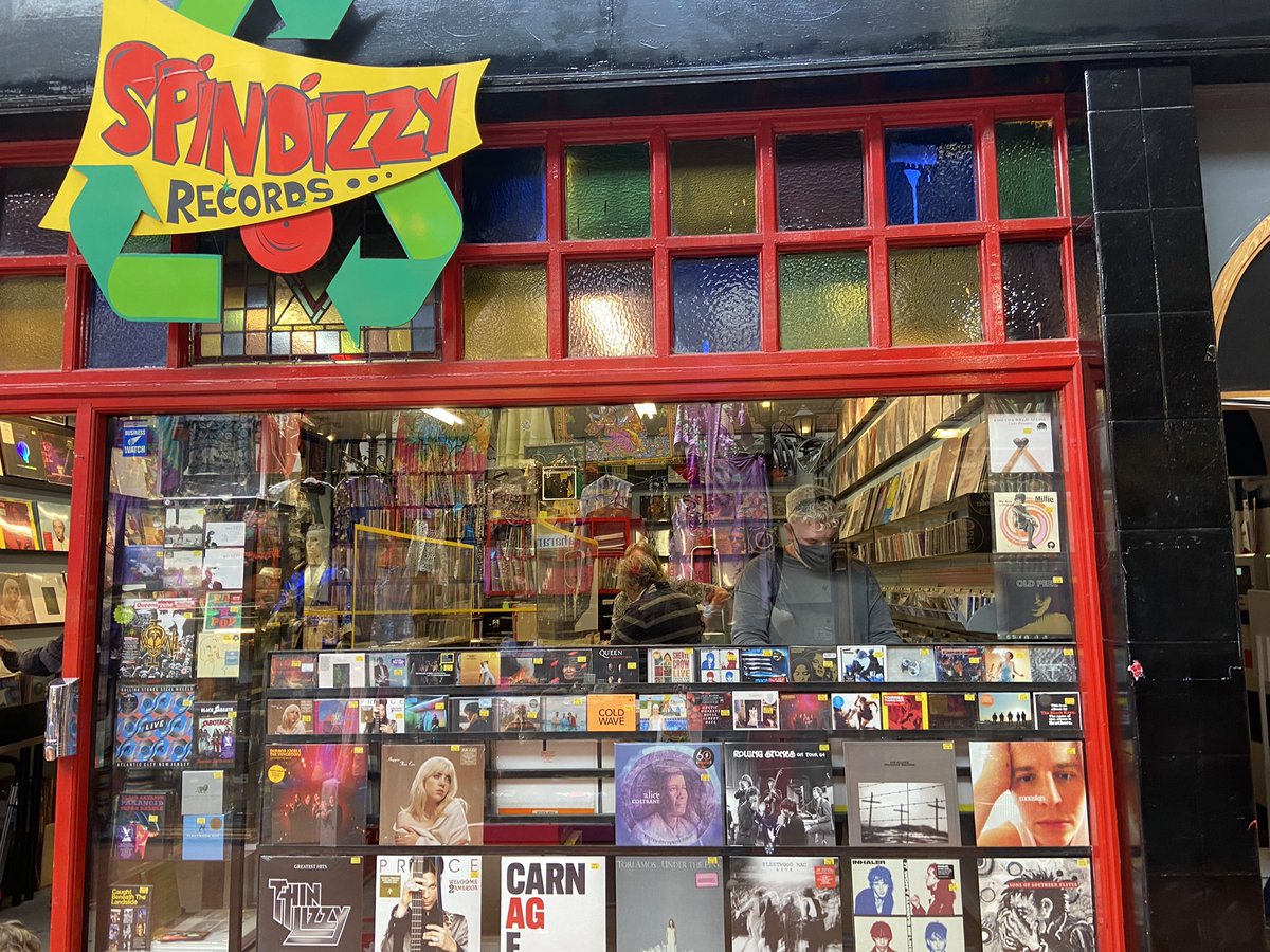 mikebrookfield's tweet photo. Nice to see ‘Hey Kiddo!’ sitting in amongst the new releases in the window of one of my favourite record shops!
@spindizzyrecords #spindizzy #heykiddo #mikebrookfield #guitar #surfrock @surfrock_radio #bluesrock #dublin #guitarist #composer #gretsch @gretsch https://t.co/riDzZAhvgF