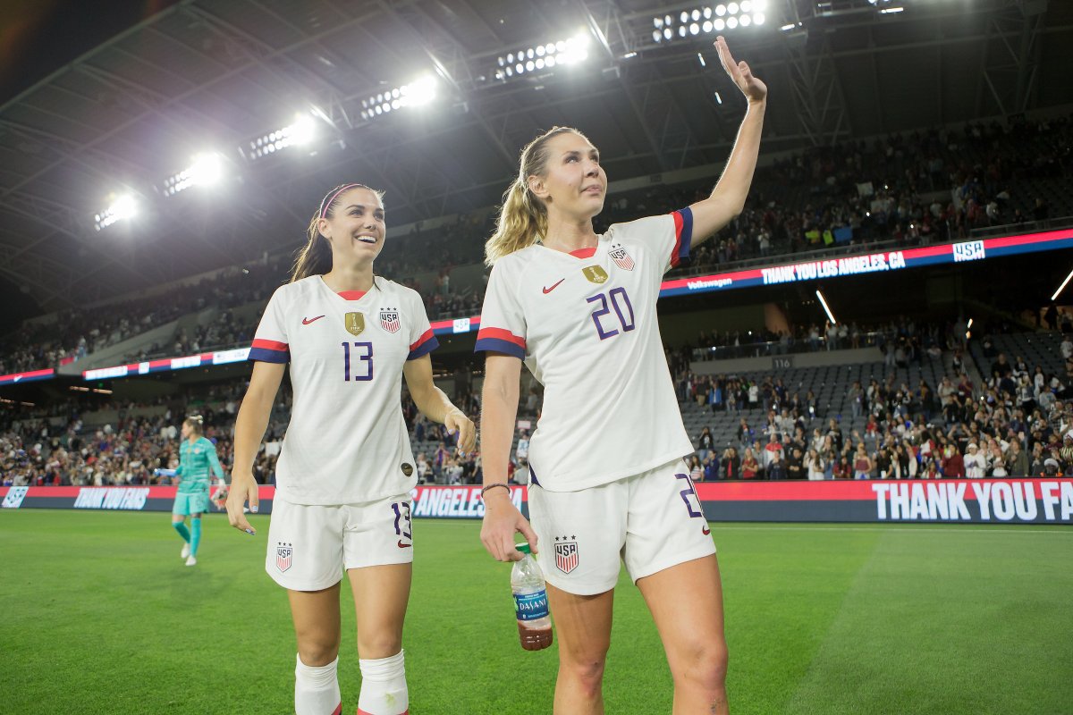 USWNT's tweet photo. Happy Birthday to 2019 @FIFAWWC champ @ALLIE_LONG! 🎉🇺🇸🏆 https://t.co/yekTAWHEhn