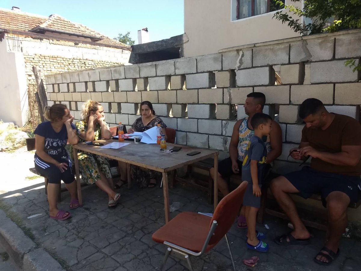 ROMACT_EC_CoE's tweet photo. First meeting of #CommunityActionGroup with #Dalgopol 🇧🇬 municipality took place today where they discussed #ROMACT goals to address community issues and develop projects &amp; strategies for sustainable solutions and capacity building at local level. 
#EU4Roma #inclusion #localgov https://t.co/WIl1GUhKe5