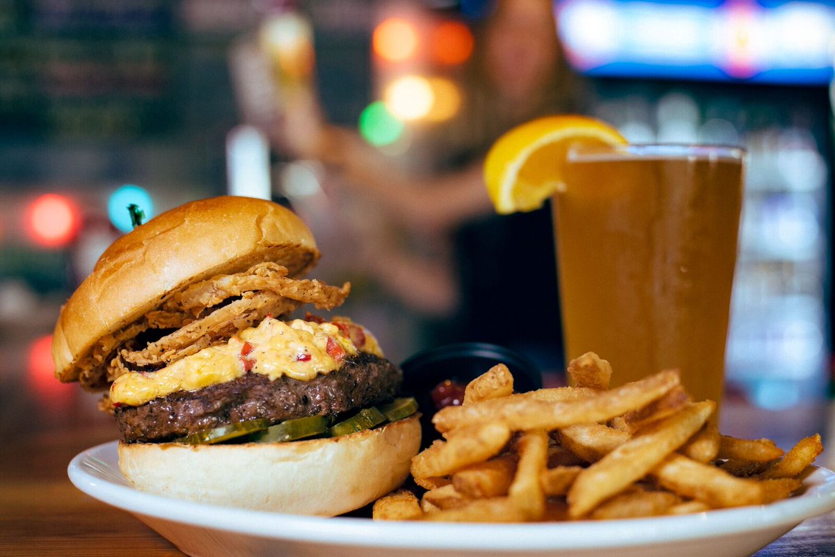 TremontTavern's tweet photo. “So you agree, you think you’re really pretty?”
#CHAeats #ThePimento #BestBurger #TremontTime https://t.co/Nohg6nxVxM