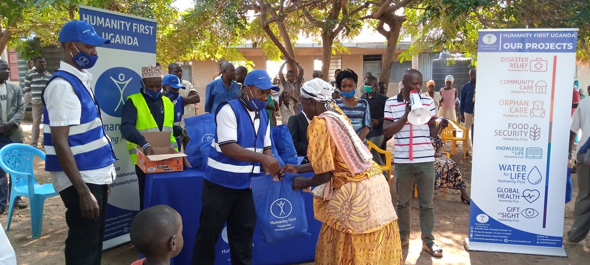 UgHumanityfirst's tweet photo. We applaud efforts of @GovUganda @min_waterUg @UNDPUganda @AustrianDev in the drive toward #eco systems restoration, as to avert the torment of #flooding.

#HumanityFirst was on ground to assist the people of Buyende - #Uganda in such critical times. #SDGs https://t.co/sCQr8LgiON