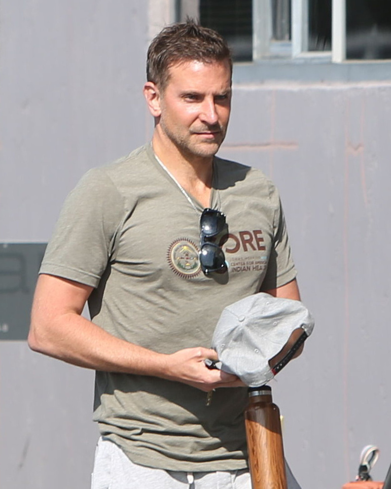 Bradley Cooper Network on Twitter "Bradley Cooper out & about (August