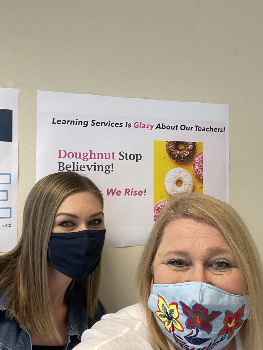 TinaBynum's tweet image. We are definitely “glazy” about our @deZavalaMS teachers!!  Enjoy your treat! #WeRiseIrvingISD @iInstructIrving @DrJarethaJordan