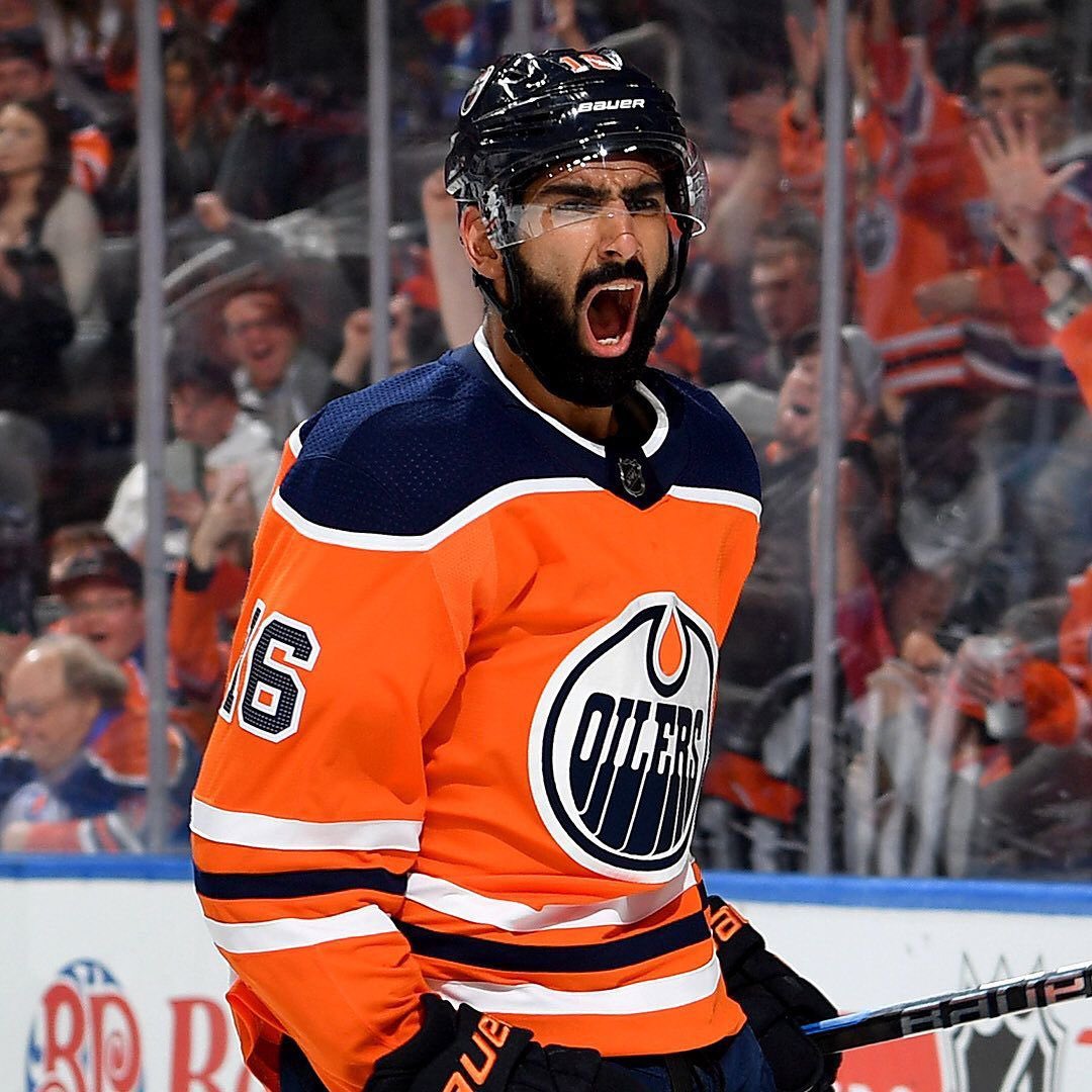 A double Birthday today! Happy 27th to newest Blackhawk Jujhar Khaira and a happy 46th to Marty Turco! 