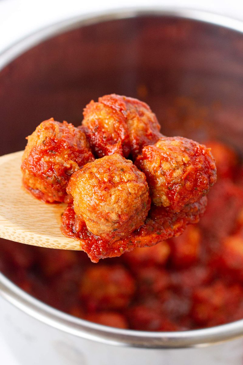 bykelseysmith's tweet photo. This easy Instant Pot Italian meatball recipe only calls for five ingredients and uses frozen meatballs. https://t.co/sPi2vCwZYz https://t.co/O3ypBpxXDf