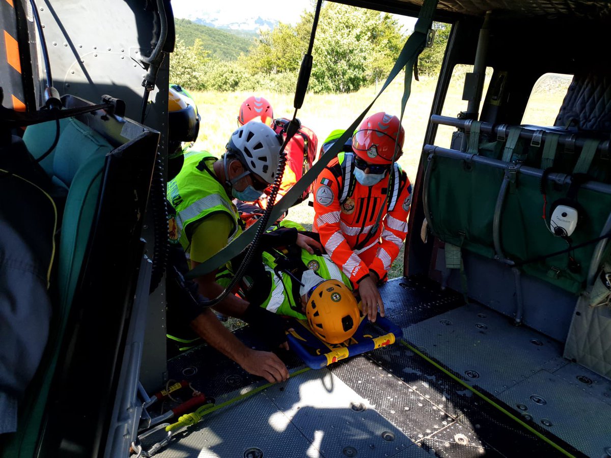 #GDF #Pisa: attività formativa nell’ambito del Protocollo d’intesa tra #GDF e #ANPAS, creata una nuova #taskforce per operare #congiuntamente in situazioni di #emergenza h24 con l’impiego di #Elicotteri #GDF e personale #ANPAS specializzato in interventi d’urgenza. 
#NoiconVoi