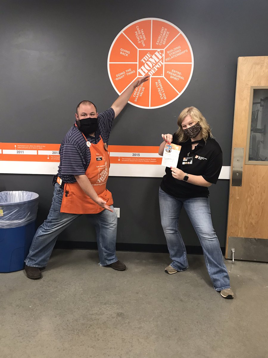 Today is our last day with our AWESOME MET DH Katie. You will be missed and 0126 is getting a good one. Excited to continue to watch you grow with the company. @howardforman <a href="/JVegaHD1/">JVegaHD</a>