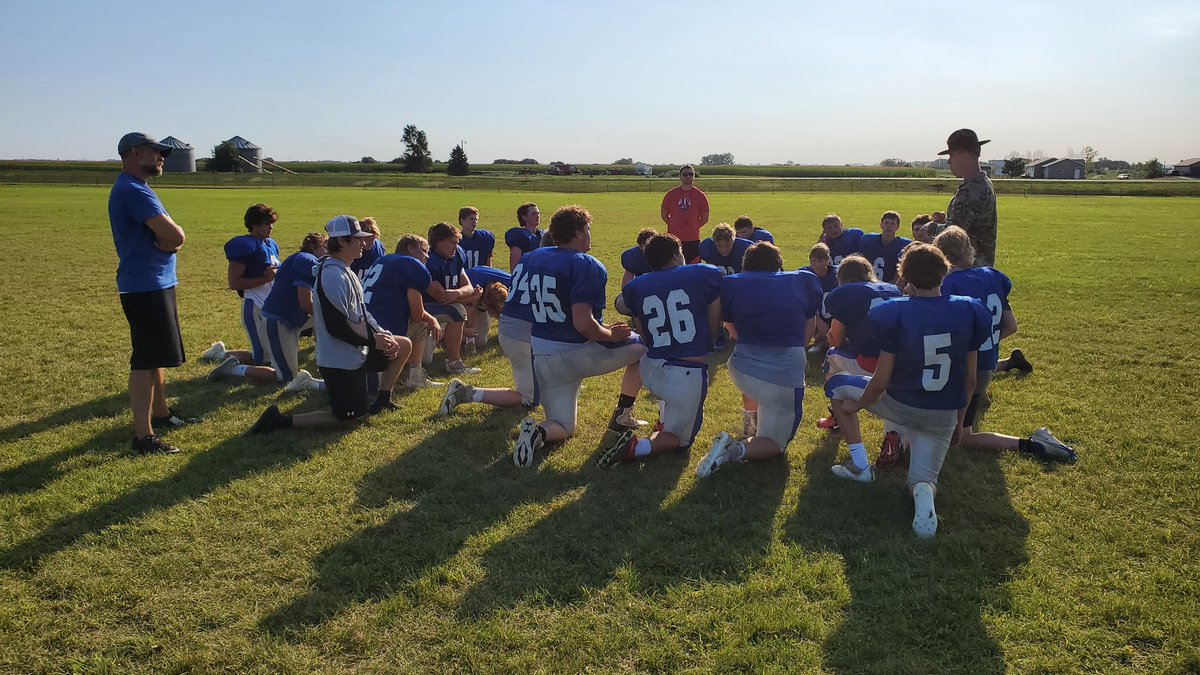 PheasantFB's tweet photo. Thanks to Sergeant Steven Davis and the @SDArmyNG for coming out to practice today to teach our athletes discipline, hard work and teamwork! https://t.co/Cie4ejhKDn