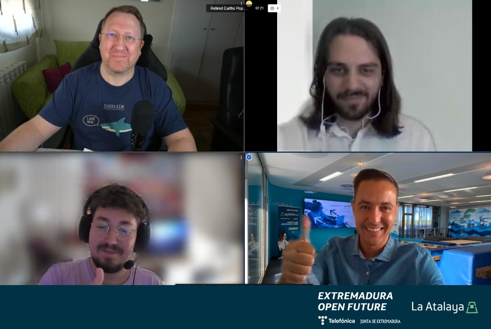 OpenFuture_Ext's tweet image. ¡La ola de calor no ha podido con nuestras #startups! 🔥💪

💡 Hoy, #CognitiveData ha tenido sesión de #mentorización con Javier Alonso (@oyabun) para desarrollar el Product Design