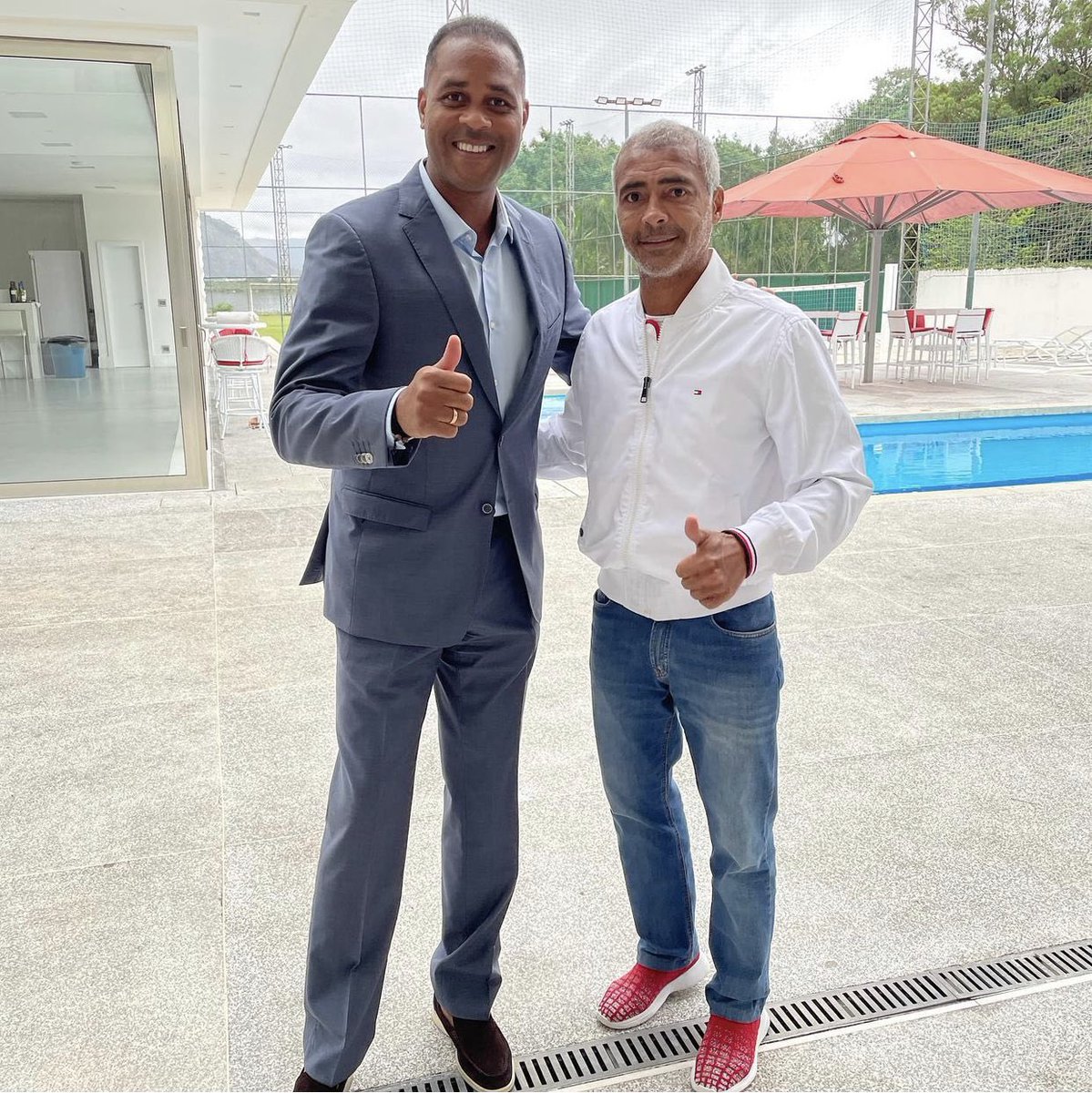 Always a pleasure to see you my friend and talk about positive things.Thank you for the invitation Siempre un plazer de verte y hablar de cosas positivas.Gracias por la invitation #legend ❤️👌🏾