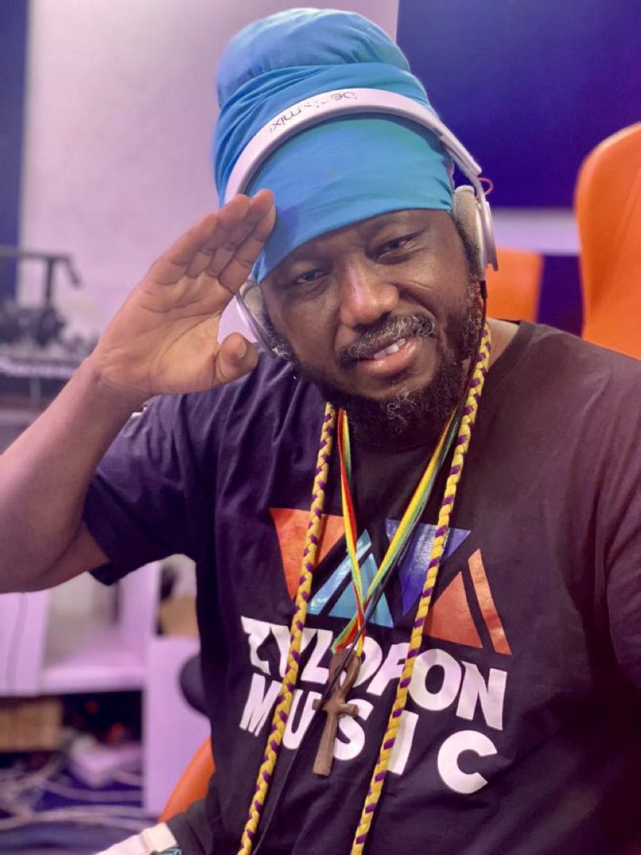 Mawunya_'s tweet photo. Really enjoying good music on @zylofon1021fm now. @Blakkrasta is a true soldier. I appreciate you sir
#taxidrivershow
#africanhistoryclass
#backpot https://t.co/8ZxWCUEQ9K