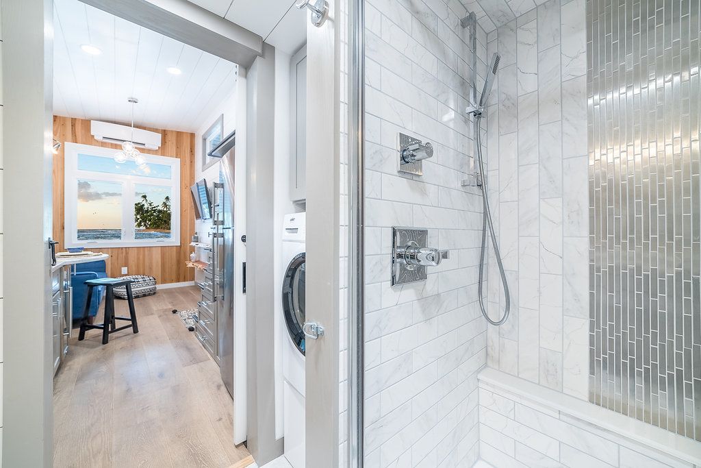 Movable_Roots's tweet photo. Need to escape the heat. Check out the walk in shower in the Lee. The accent tile with a rain shower head and a pull down faucet by @deltafaucet loving it all. 
#custom #tinyhomeonwheels #design https://t.co/2qjhJjAGfw