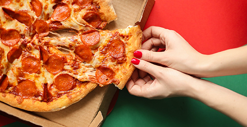 Trap het weekend af met New York Pizza! Je ontvangt 20% korting op alle pizza's met onze exclusieve kortingscode: buff.ly/2Kbll5B