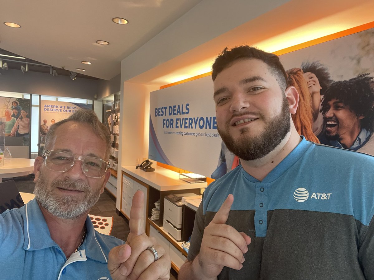 montyporter64's tweet photo. Southpoint and Fredericksburg visits yesterday were awesome and I got to see the man himself Mr. @DaleB1 and the leader of The Inferno Ms. @Bh7316. Let’s be FANatics! #FirstNetalways #Signature #Onein21 #WinasOnein21 https://t.co/N4BeCIISZU