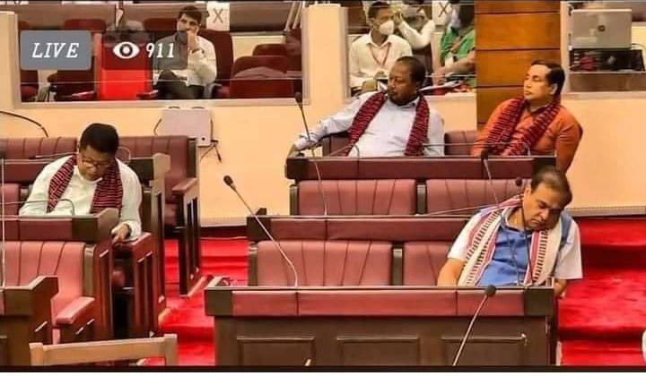KDscribe's tweet photo. Something terribly boring happening in Assam Assembly. CM @himantabiswa is sleeping and his most vocal opponent @AkhilGogoiAG is doing the same. There are others also falling asleep. https://t.co/Yv1GcGrSNn