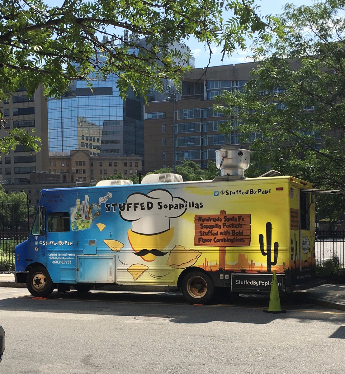Longwood_LMA's tweet image. Happy Food Truck Friday #LMA! @StuffedByPapi are here!!! Treat yourself to steak &amp;amp; cheese, ribeye &amp;amp; kimchi, banana Nutella, fluffernutter, or gruyere green chile sopapillas (just to name a few options). Swing on by 375 Longwood - now through 2PM. #FoodTruckFriday #FridayFeeling