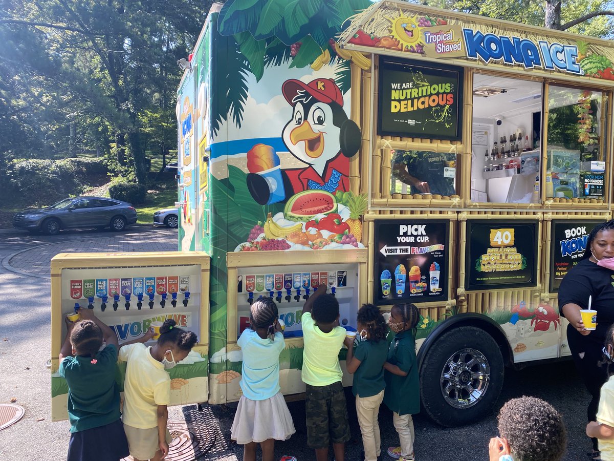 Kinder_Mont's tweet photo. ⁦@APSBoydES⁩ PreK enjoying a Friday treat! ⁦@apsupdate⁩ ⁦@aps_OEL⁩ ⁦@TraciElaineSim2⁩ ⁦@SydneyAhearn⁩ #prekallday https://t.co/jb51iEcZdP