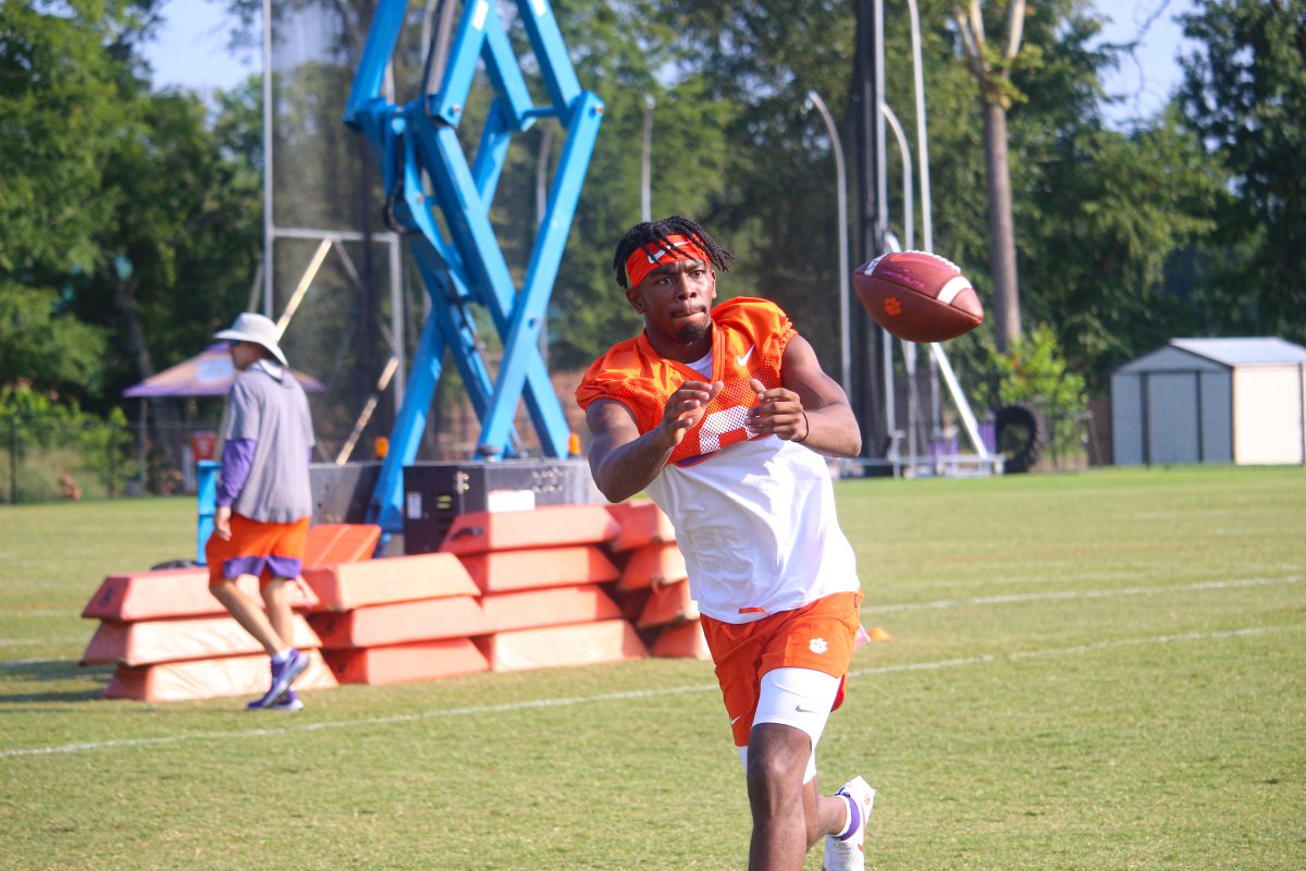 ClemsonFB's tweet image. There's joy on Jervey Meadows when 8️⃣ is 🔙.

#ALLIN