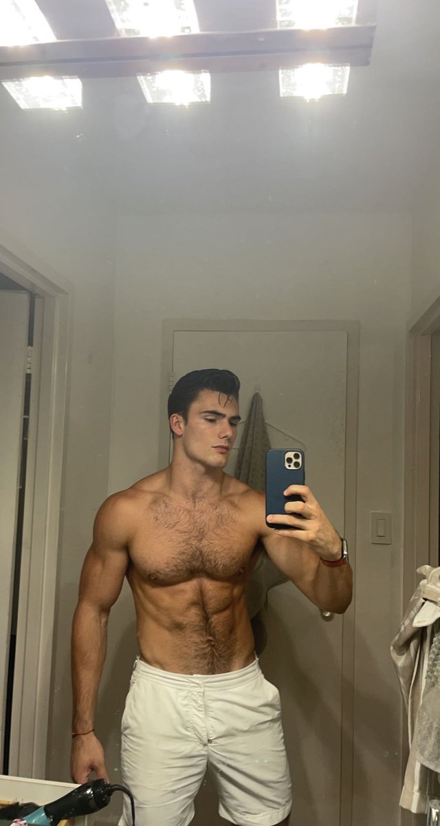 LeviConely's tweet photo. 😏 https://t.co/Dg8zl1a1B1