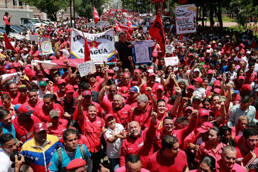 R_MarcoTorres's tweet photo. #13Ago Toda una vida de lucha, un gran ejemplo a seguir por su fuerza y coraje; hasta su último aliento estuvo al frente de cada tarea que le fue encomendada con absoluta disciplina y lealtad revolucionaria ¡Darío está en la calle con su pueblo! #DaríoVivePorSiempre https://t.co/uqqbOT61Og