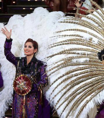 はーちゃん Al Twitter あーさ これは もう 2番手認識でいいよね 2番手羽根背負って 来年のカレンダーも発売される どんどん大きくなっていく 改めて あーさ おめでとう 宝塚歌劇団 雪組 朝美絢 あーさ おめでとう T Co