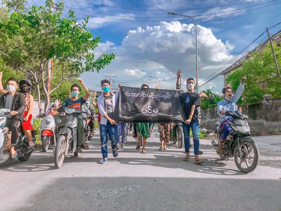 WahWahMay1's tweet photo. Despite having daily brutal crackdowns and arrests, #Mandalay's #AungPinLe Main Strike took the streets in defiance of Genocidal Military to show that they will never kneel down under Military Boots. NUG NEEDS SUPPORT #Aug13Coup #WhatsHappeningInMyanmar https://t.co/sL6u6O4Qw0
