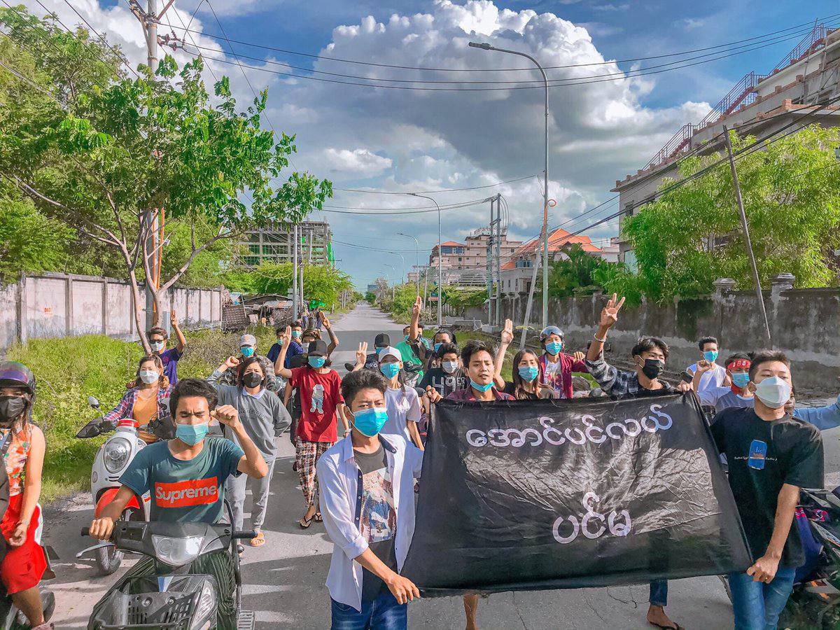 WahWahMay1's tweet photo. Despite having daily brutal crackdowns and arrests, #Mandalay's #AungPinLe Main Strike took the streets in defiance of Genocidal Military to show that they will never kneel down under Military Boots. NUG NEEDS SUPPORT #Aug13Coup #WhatsHappeningInMyanmar https://t.co/sL6u6O4Qw0