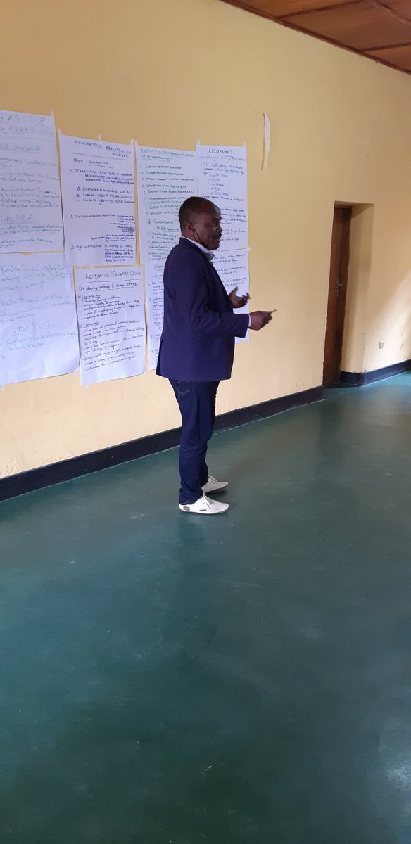 PotatoFpa's tweet photo. The second and last day of farmer feedback mechanism for 2021 B season, ended well @PotatoFpa with new ambitions for 2022 A season . @AgriterraRwanda @ImbaragaO @INES_Ruhengeri @LtdHorizon @spf_ikigega with #EGSP https://t.co/ET47V2F96Q