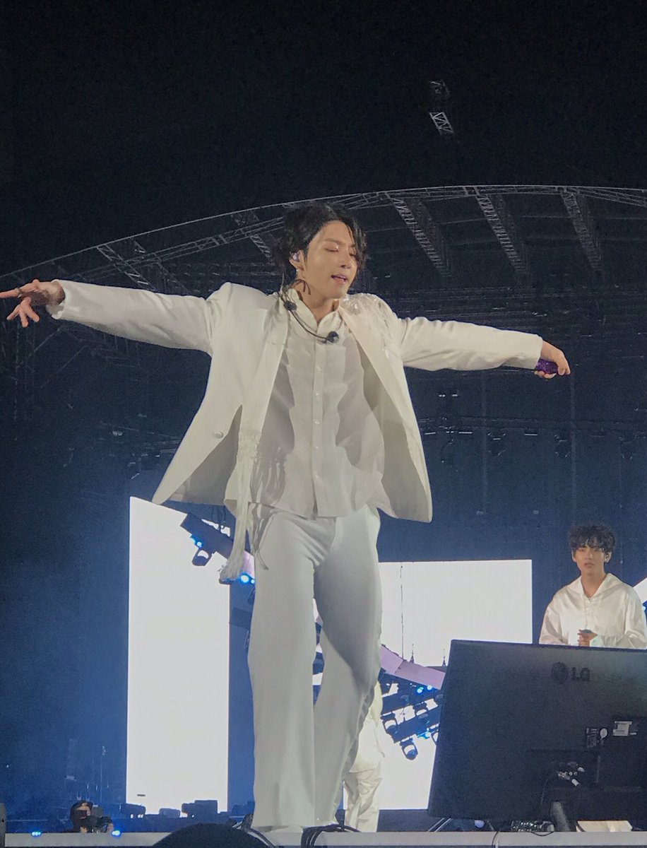 (slow) hourly bts concerts (@btsconcerthrs) on Twitter photo 