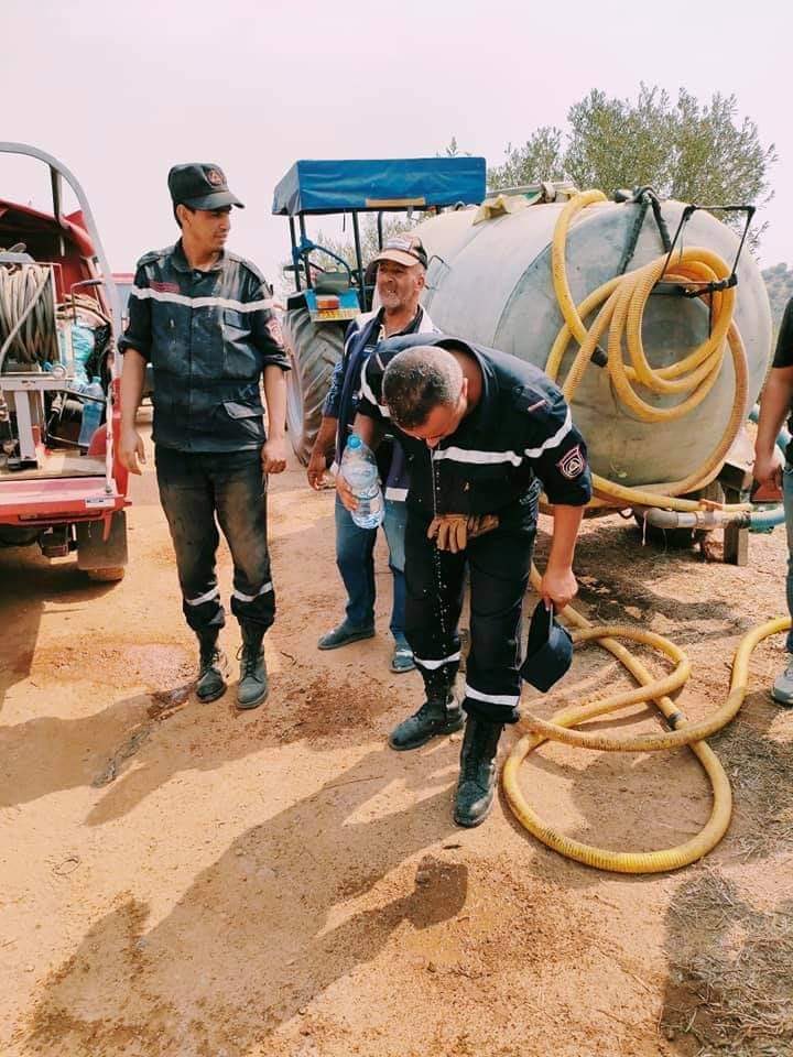 #سكيكدة تقاوم النيران بفضل رجال الحماية المدنية بمساعدة أبناء المنطقة
#Skikda lutte contre les feux de forêts