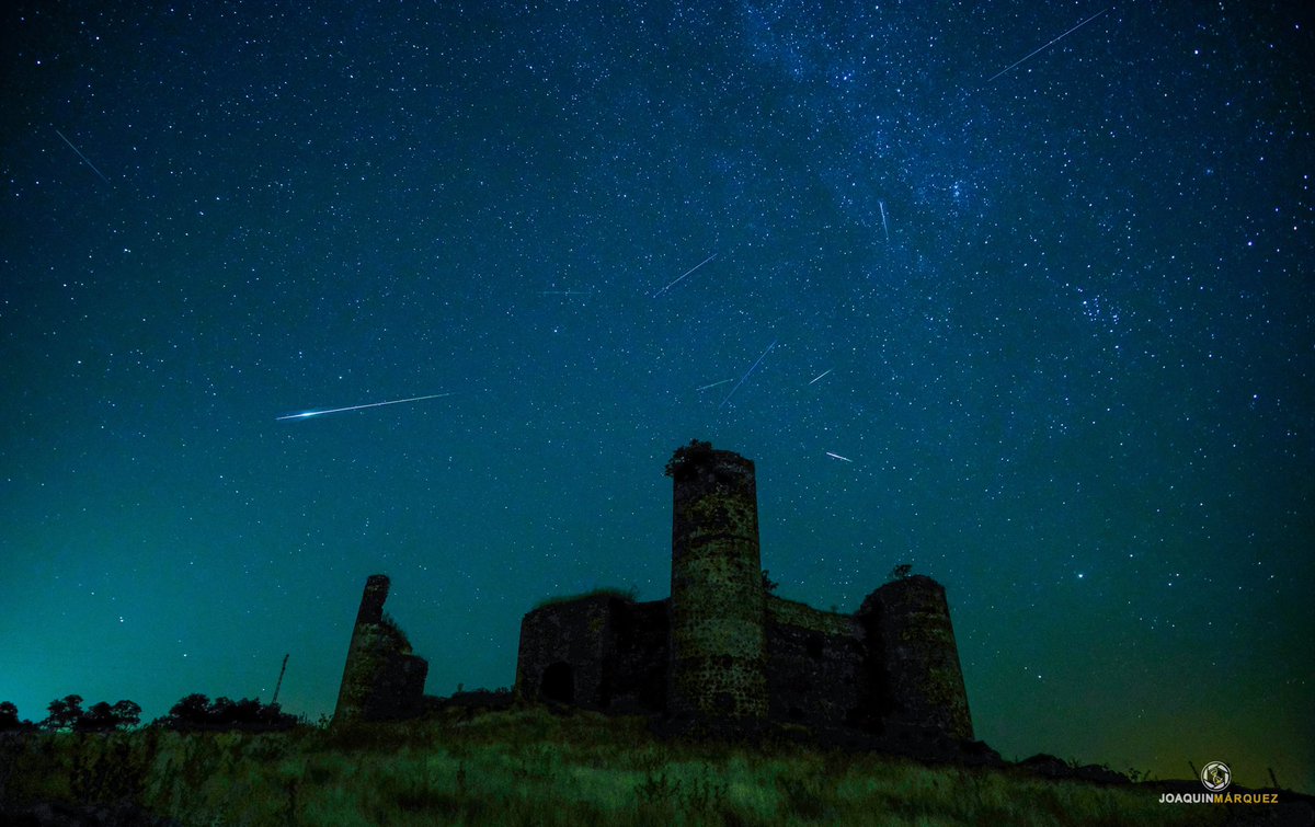 FOTOGRAFIA PERSEIDAS 2021
Anoche pudimos disfrutar del espectáculo nocturno que nos ofreció la noche de las perseidas.

Si observais podemos contar un total de 10 estrellas fugaces que entraron en el encuadre.

<a href="/fujifilm_es/">Fujifilm España</a> <a href="/photopills/">PhotoPills</a> <a href="/hacerfotos/">Antonio (@hacerfotos)</a> 
#fotografiandolanoche