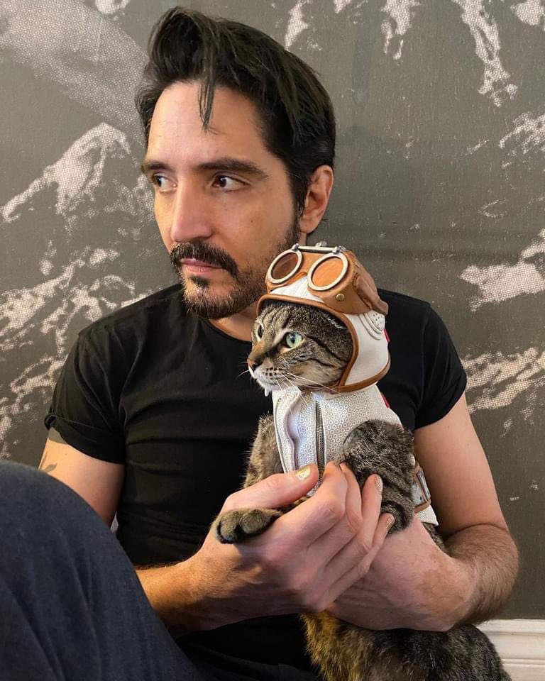 gynoidprincess's tweet image. David Dastmalchian adopted a stray cat who approached him during the filming of The Suicide Squad in Panama, and costume designer Judiana Makovsky sewed a little Polka Dot Man outfit for the cat, named Bubblegum.