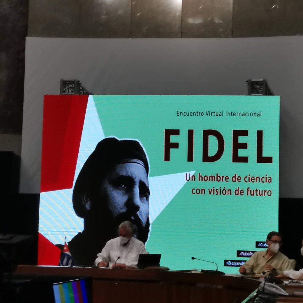 #FidelViveCubaSigue #FidelPorSiempre en el 95 Aniversario del natalicio del Comandante en Jefe, Fidel Castro Ruz. @<a href="/Daniela43975976/">Daniela Nina</a> @NegraRoca1980 <a href="/Natalia93620721/">Natalia Rodríguez S.</a> <a href="/movalente/">Monica Valente</a> <a href="/ForodeSaoPaulo/">Foro de São Paulo</a> @FLagos_Neumann <a href="/taniasandinista/">TaniaSandinista</a>